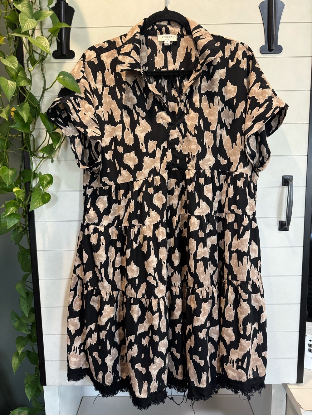 Umgee Black and Beige Printed Short Sleeve Tiered Dress